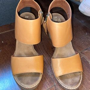 Toms sandals